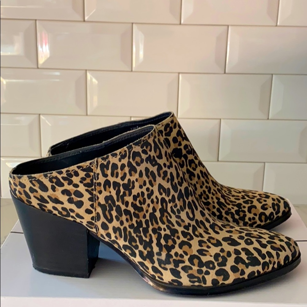 Leopard suede mules